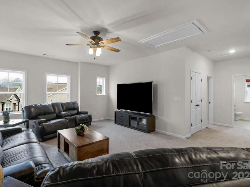 1124 Greenbridge Drive, Matthews, NC 28105.  MLS# CAR4263945, YatesRealty ID 28348. 