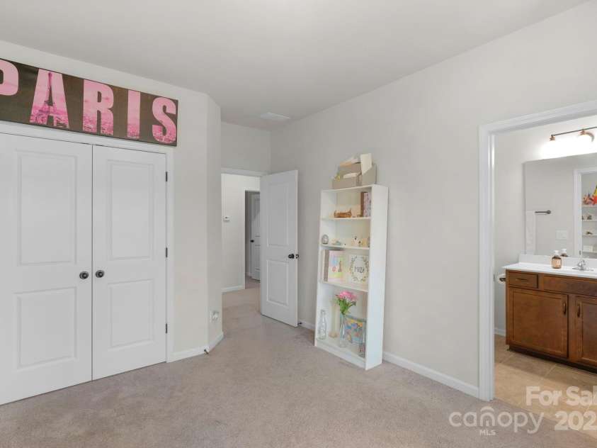 1124 Greenbridge Drive, Matthews, NC 28105.  MLS# CAR4263945, YatesRealty ID 28348. 