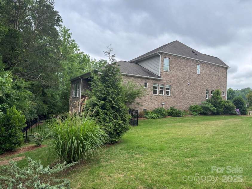 1124 Greenbridge Drive, Matthews, NC 28105.  MLS# CAR4263945, YatesRealty ID 28348. 