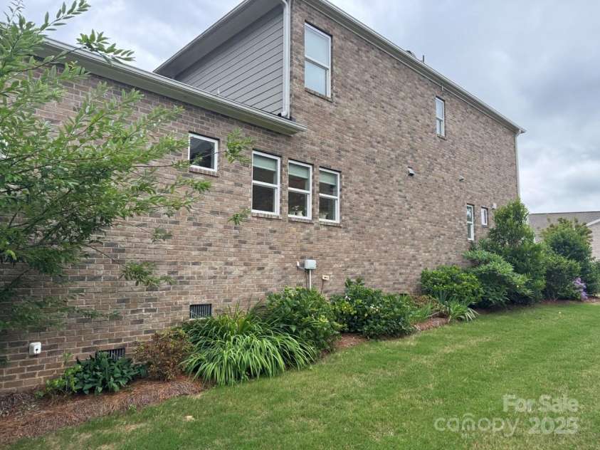 1124 Greenbridge Drive, Matthews, NC 28105.  MLS# CAR4263945, YatesRealty ID 28348. 