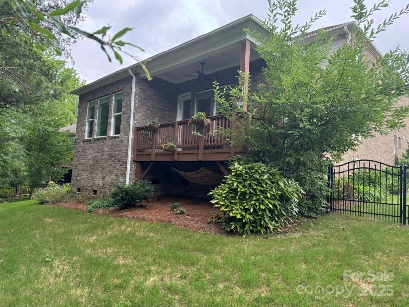 1124 Greenbridge Drive, Matthews, NC 28105.  MLS# CAR4263945, YatesRealty ID 28348. 