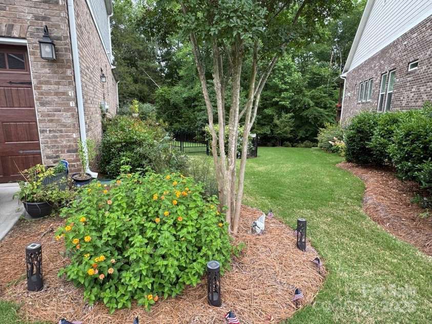 1124 Greenbridge Drive, Matthews, NC 28105.  MLS# CAR4263945, YatesRealty ID 28348. 