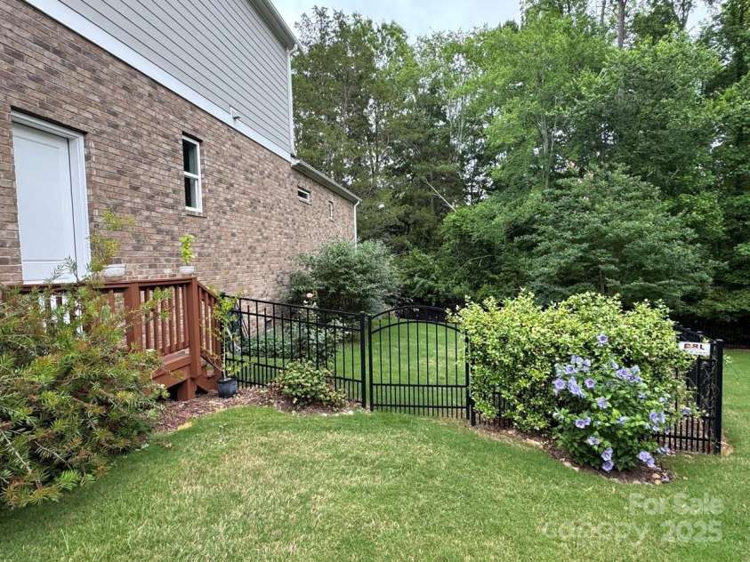 1124 Greenbridge Drive, Matthews, NC 28105.  MLS# CAR4263945, YatesRealty ID 28348. 