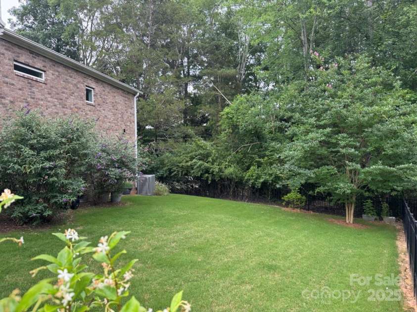 1124 Greenbridge Drive, Matthews, NC 28105.  MLS# CAR4263945, YatesRealty ID 28348. 