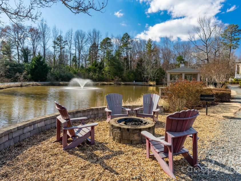 1124 Greenbridge Drive, Matthews, NC 28105.  MLS# CAR4263945, YatesRealty ID 28348. 