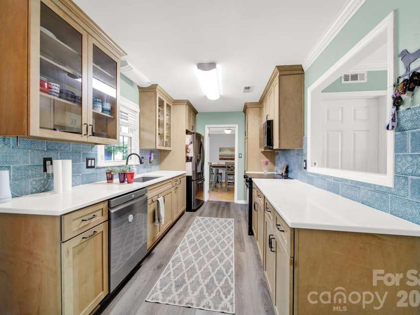 8802 Kirchenbaum Drive, Charlotte, NC 28210.  MLS# CAR4370557, YatesRealty ID 28348. 