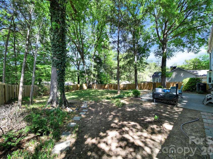 8802 Kirchenbaum Drive, Charlotte, NC 28210.  MLS# CAR4370557, YatesRealty ID 28348. 