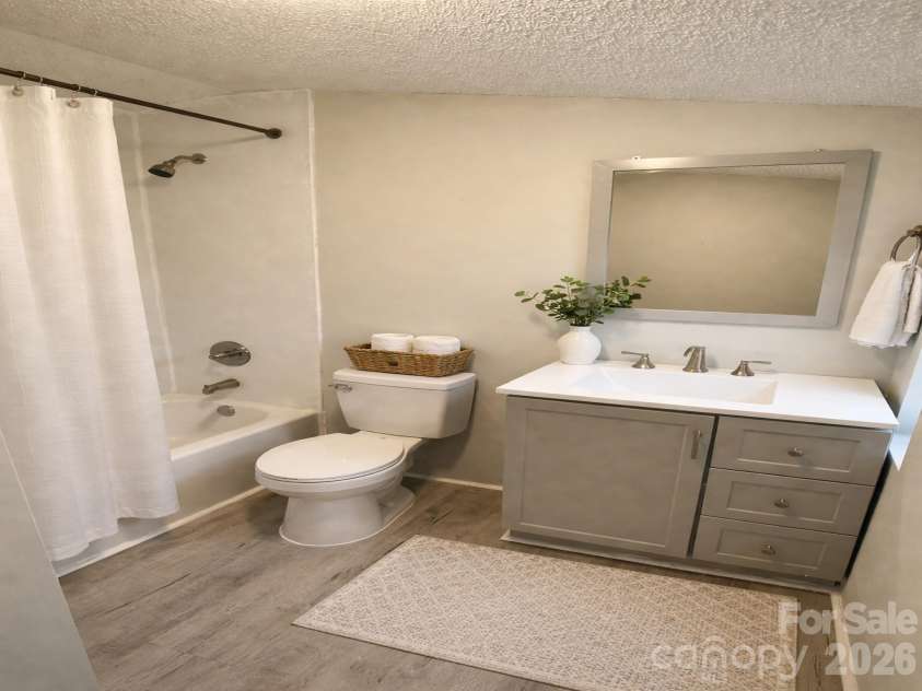 111 Cloverleaf Drive, Clover, SC 29710.  MLS# CAR4334893, YatesRealty ID 2835. Bathroom 2 - Virtually Staging