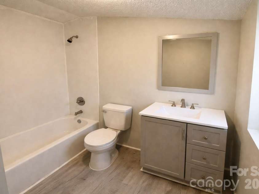 111 Cloverleaf Drive, Clover, SC 29710.  MLS# CAR4334893, YatesRealty ID 2835. Bathroom