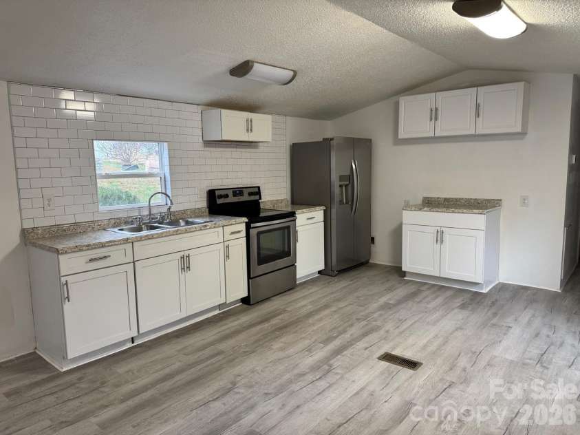 111 Cloverleaf Drive, Clover, SC 29710.  MLS# CAR4334893, YatesRealty ID 2835. Kitchen