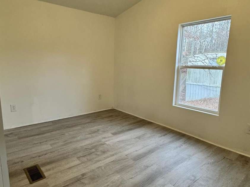 111 Cloverleaf Drive, Clover, SC 29710.  MLS# CAR4334893, YatesRealty ID 2835. Room 2