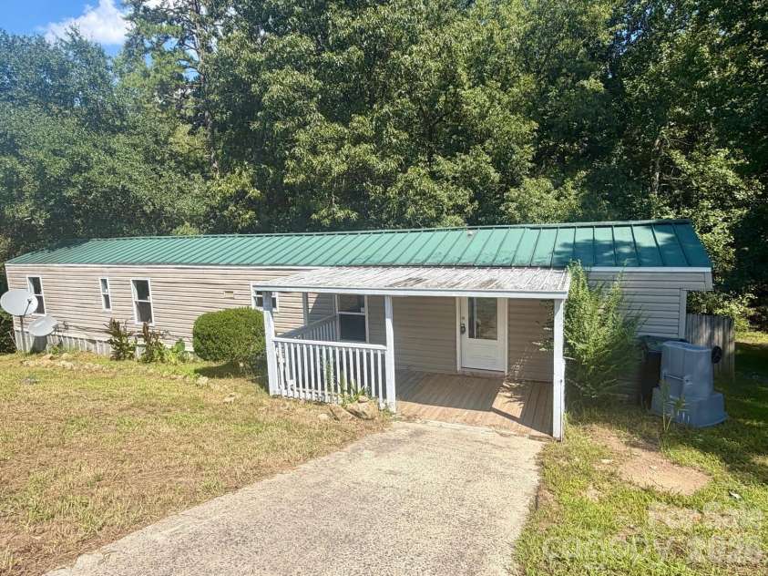111 Cloverleaf Drive, Clover, SC 29710.  MLS# CAR4417258, YatesRealty ID 2835. 