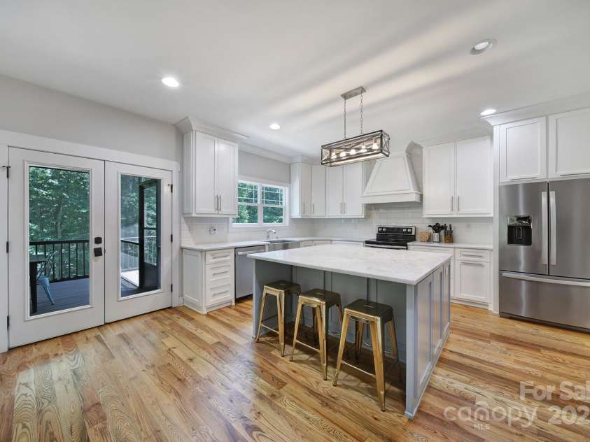 463 Lake Wylie Road, Belmont, NC 28012.  MLS# CAR4305187, YatesRealty ID 2835. 