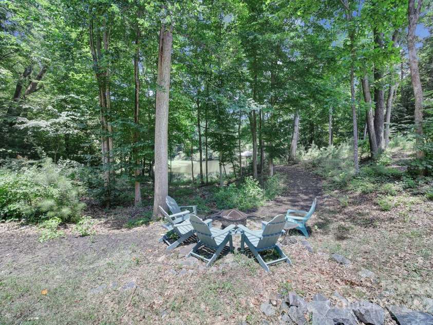 463 Lake Wylie Road, Belmont, NC 28012.  MLS# CAR4305187, YatesRealty ID 2835. 