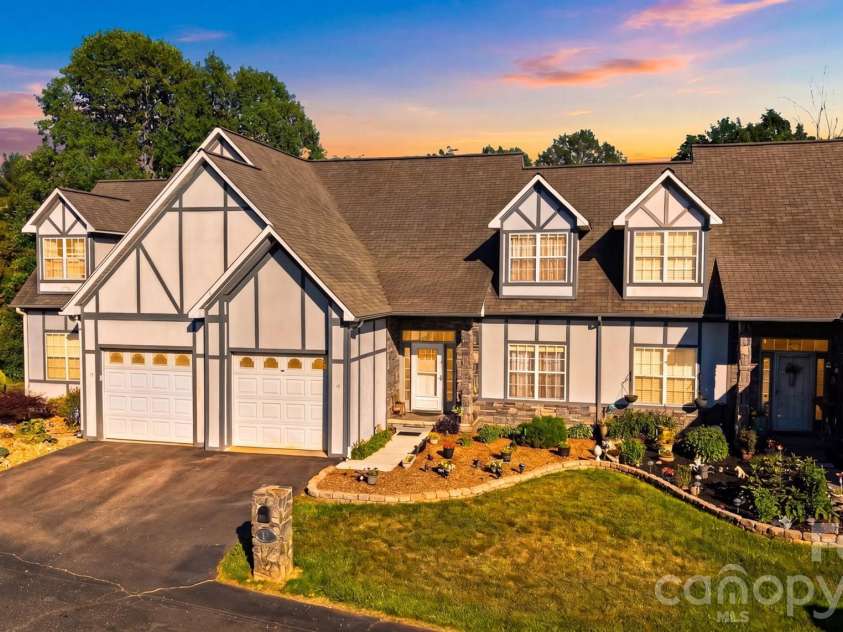 19 Heron Cove Loop, Hickory, NC 28601.  MLS# CAR4381643, YatesRealty ID 28350. 
