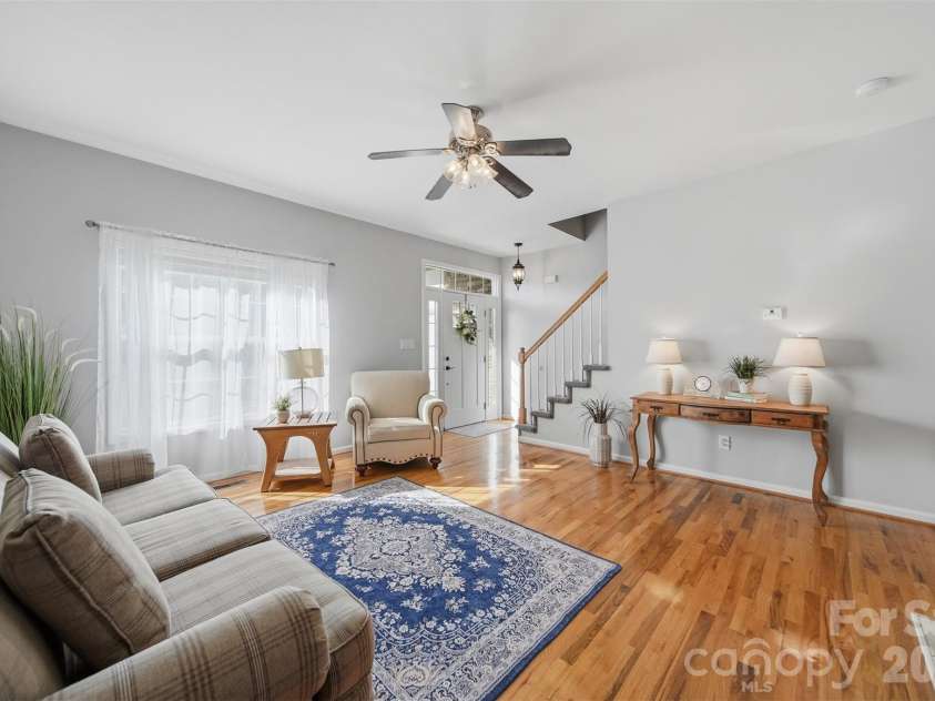 19 Heron Cove Loop, Hickory, NC 28601.  MLS# CAR4381643, YatesRealty ID 28350. 