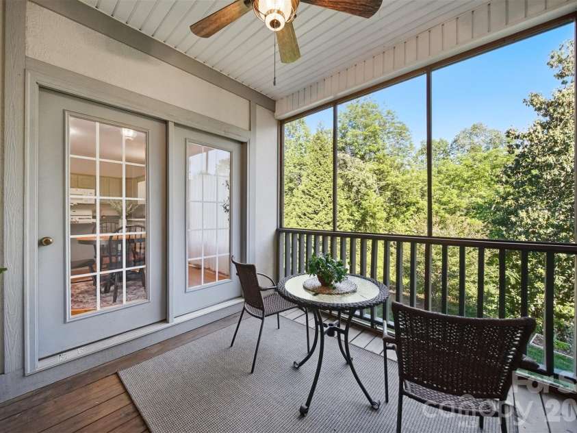 19 Heron Cove Loop, Hickory, NC 28601.  MLS# CAR4381643, YatesRealty ID 28350. 
