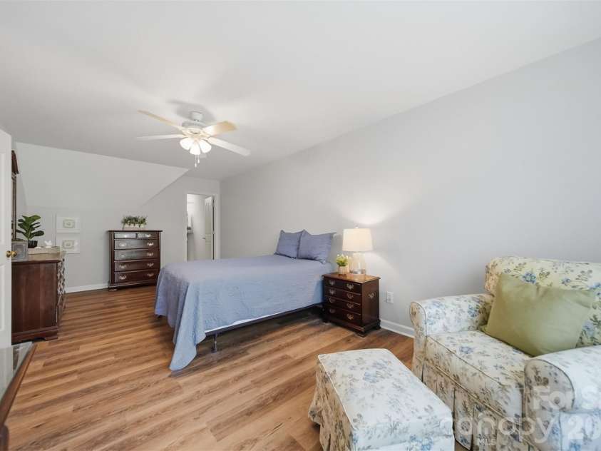 19 Heron Cove Loop, Hickory, NC 28601.  MLS# CAR4381643, YatesRealty ID 28350. 