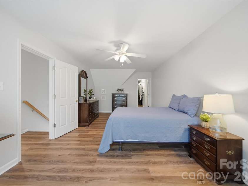 19 Heron Cove Loop, Hickory, NC 28601.  MLS# CAR4381643, YatesRealty ID 28350. 
