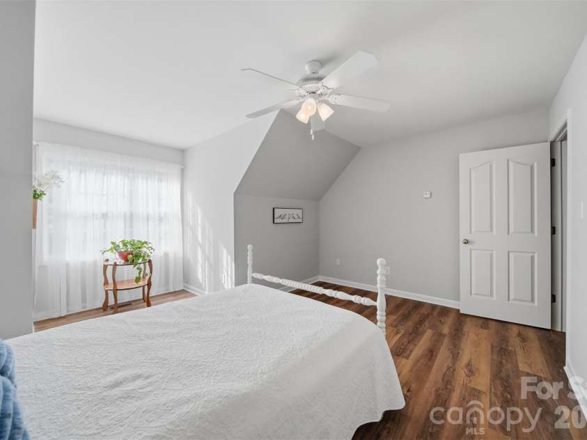 19 Heron Cove Loop, Hickory, NC 28601.  MLS# CAR4381643, YatesRealty ID 28350. 