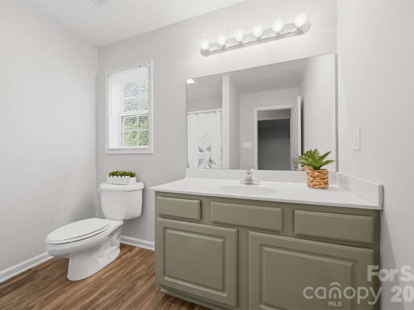 19 Heron Cove Loop, Hickory, NC 28601.  MLS# CAR4381643, YatesRealty ID 28350. 