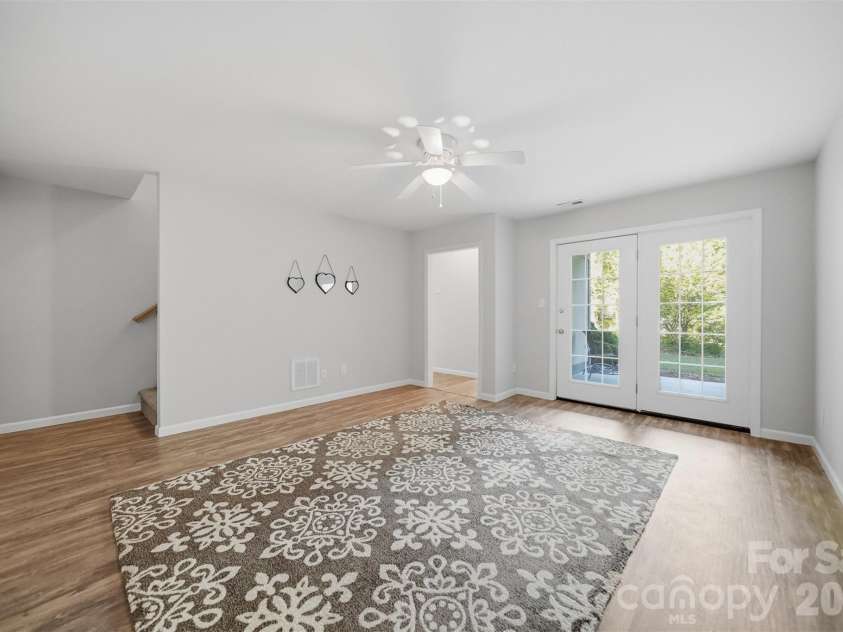 19 Heron Cove Loop, Hickory, NC 28601.  MLS# CAR4381643, YatesRealty ID 28350. 