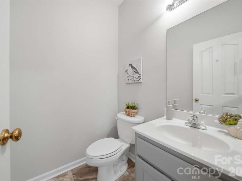 19 Heron Cove Loop, Hickory, NC 28601.  MLS# CAR4381643, YatesRealty ID 28350. 