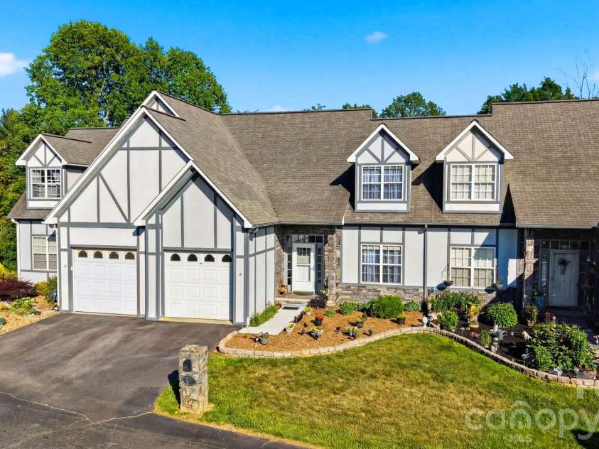 19 Heron Cove Loop, Hickory, NC 28601.  MLS# CAR4381643, YatesRealty ID 28350. 