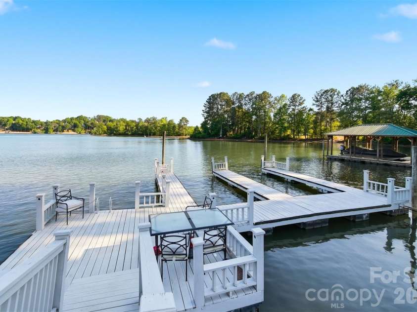 19 Heron Cove Loop, Hickory, NC 28601.  MLS# CAR4381643, YatesRealty ID 28350. 