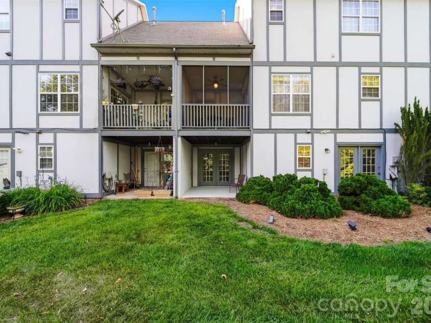 19 Heron Cove Loop, Hickory, NC 28601.  MLS# CAR4381643, YatesRealty ID 28350. 