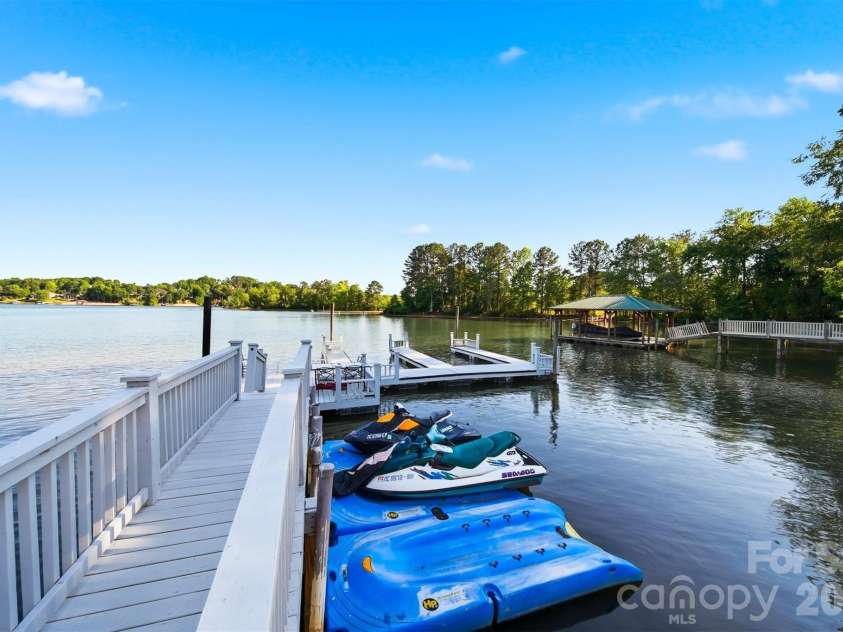 19 Heron Cove Loop, Hickory, NC 28601.  MLS# CAR4381643, YatesRealty ID 28350. 