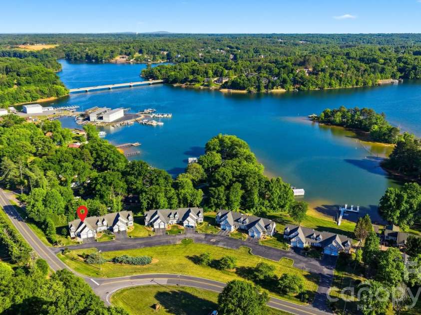 19 Heron Cove Loop, Hickory, NC 28601.  MLS# CAR4381643, YatesRealty ID 28350. 