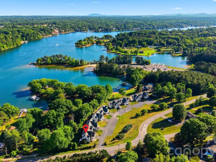 19 Heron Cove Loop, Hickory, NC 28601.  MLS# CAR4381643, YatesRealty ID 28350. 