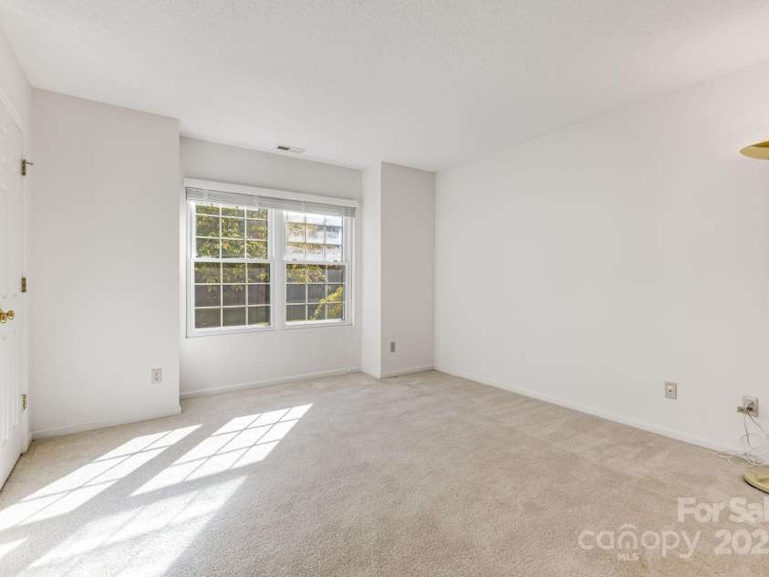 4 Gatehouse Court, Asheville, NC 28803.  MLS# CAR4274823, YatesRealty ID 28351. 