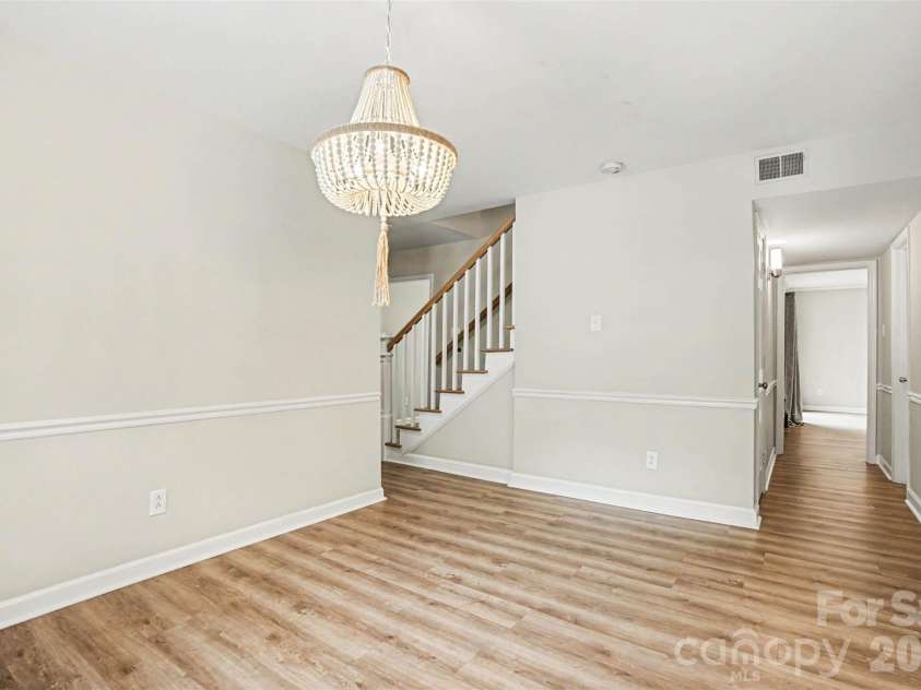 6617 Bunker Hill Circle, Charlotte, NC 28210.  MLS# CAR4383637, YatesRealty ID 28351. Dining Room