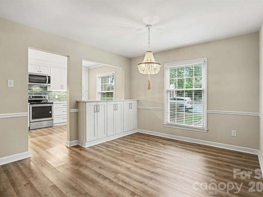 6617 Bunker Hill Circle, Charlotte, NC 28210.  MLS# CAR4383637, YatesRealty ID 28351. Dining Room