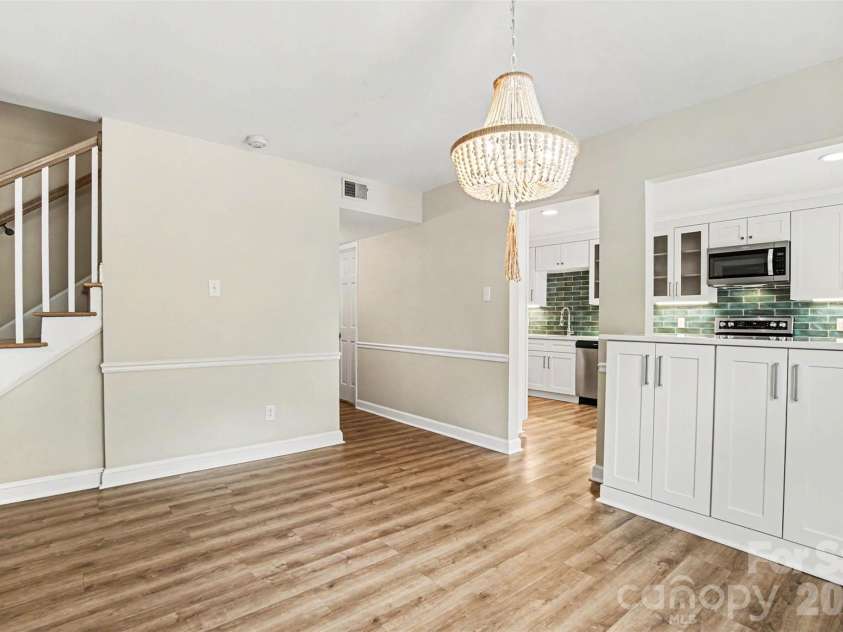 6617 Bunker Hill Circle, Charlotte, NC 28210.  MLS# CAR4383637, YatesRealty ID 28351. Dining Room