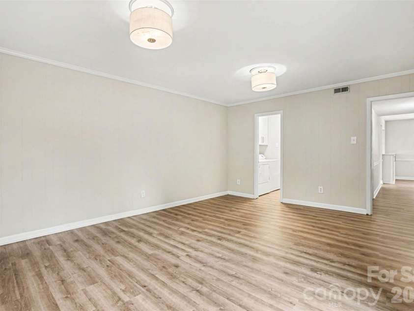 6617 Bunker Hill Circle, Charlotte, NC 28210.  MLS# CAR4383637, YatesRealty ID 28351. Family Room