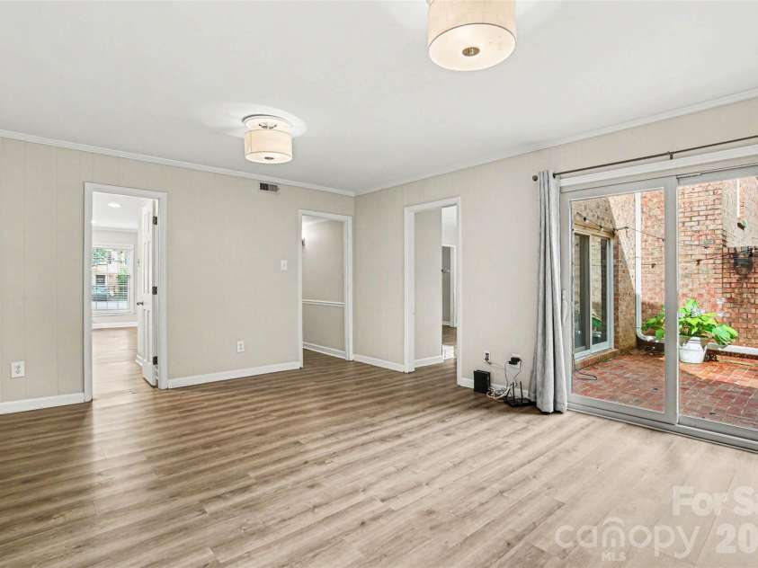 6617 Bunker Hill Circle, Charlotte, NC 28210.  MLS# CAR4383637, YatesRealty ID 28351. Family Room