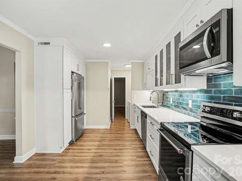 6617 Bunker Hill Circle, Charlotte, NC 28210.  MLS# CAR4383637, YatesRealty ID 28351. Kitchen