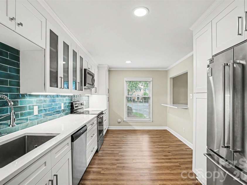 6617 Bunker Hill Circle, Charlotte, NC 28210.  MLS# CAR4383637, YatesRealty ID 28351. Kitchen