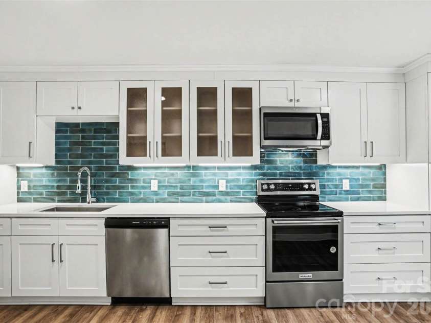 6617 Bunker Hill Circle, Charlotte, NC 28210.  MLS# CAR4383637, YatesRealty ID 28351. Kitchen