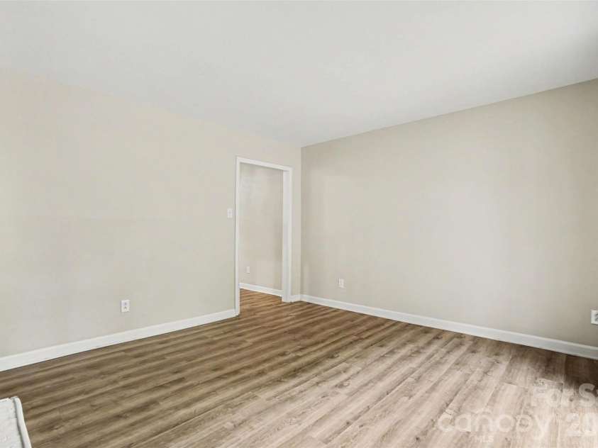 6617 Bunker Hill Circle, Charlotte, NC 28210.  MLS# CAR4383637, YatesRealty ID 28351. Living Room
