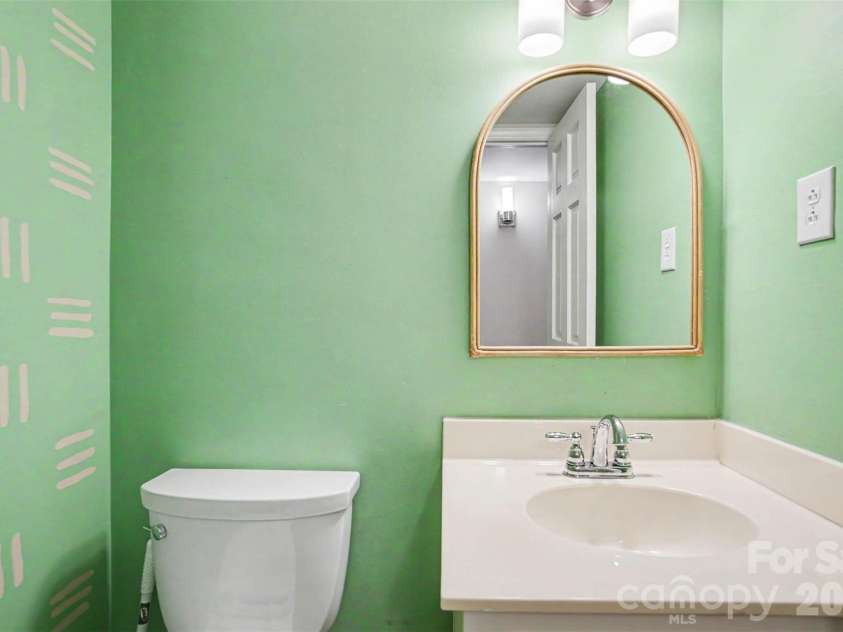 6617 Bunker Hill Circle, Charlotte, NC 28210.  MLS# CAR4383637, YatesRealty ID 28351. Main Level Half Bath