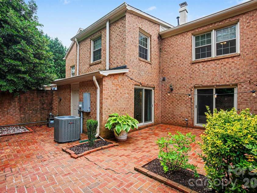 6617 Bunker Hill Circle, Charlotte, NC 28210.  MLS# CAR4383637, YatesRealty ID 28351. Patio