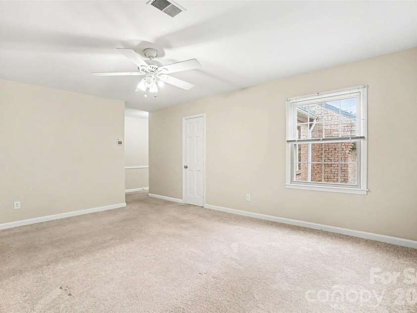 6617 Bunker Hill Circle, Charlotte, NC 28210.  MLS# CAR4383637, YatesRealty ID 28351. Primary Bedroom