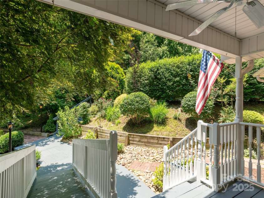 204 Pine Berry Circle, Hendersonville, NC 28739.  MLS# CAR4276519, YatesRealty ID 28353. 