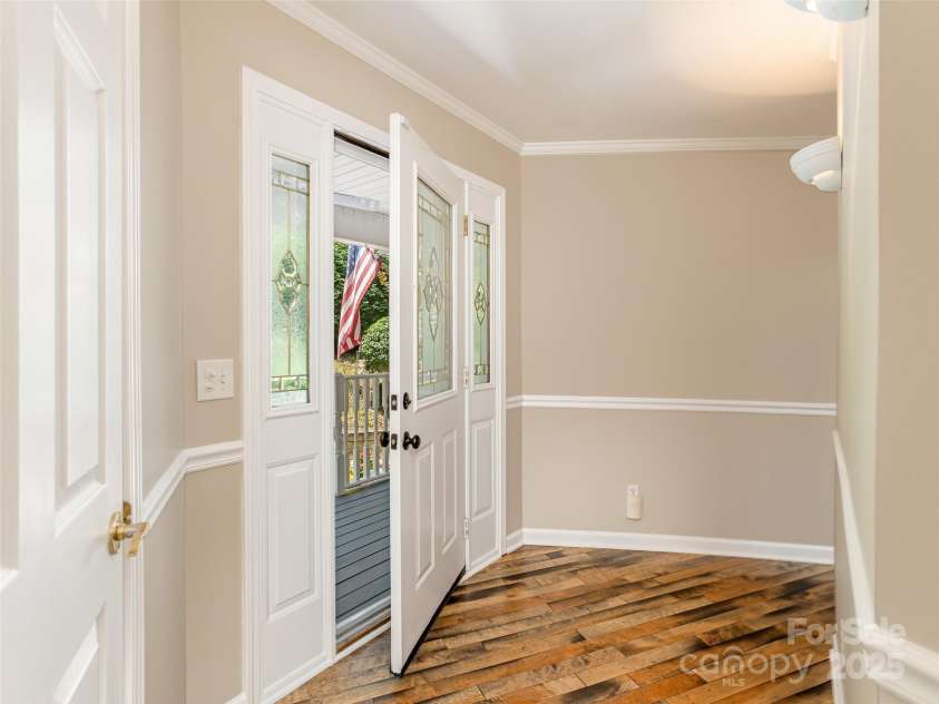 204 Pine Berry Circle, Hendersonville, NC 28739.  MLS# CAR4276519, YatesRealty ID 28353. 