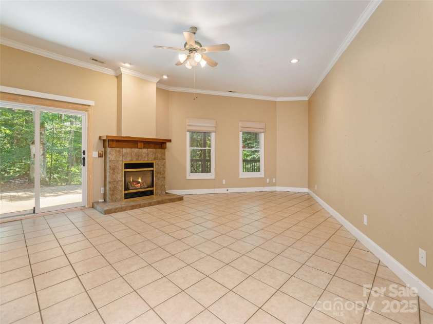 204 Pine Berry Circle, Hendersonville, NC 28739.  MLS# CAR4276519, YatesRealty ID 28353. 