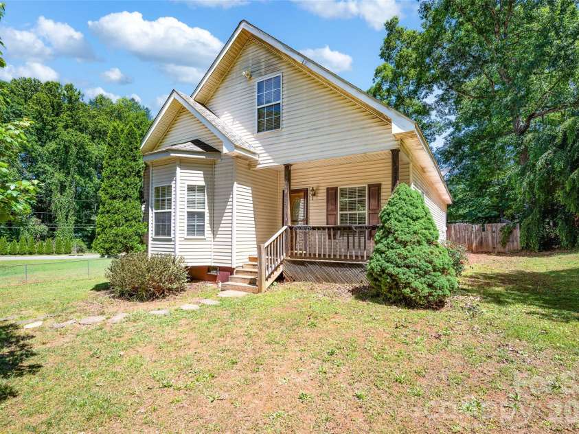 105 Queensbury Road, Troutman, NC 28166.  MLS# CAR4386419, YatesRealty ID 28354. 